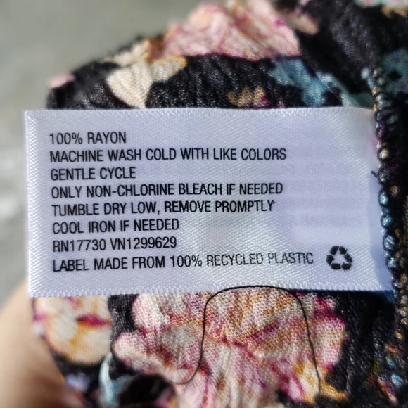 NEW! Xhiliaration Floral Print Shorts 3/4 Sleeve Off Shoulder Romper S - Picture 4 of 4